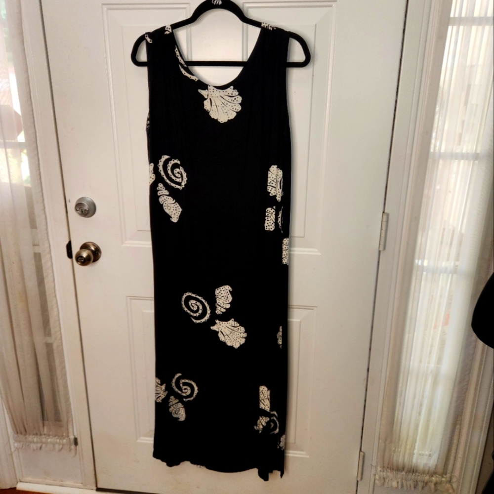 531‎ East Black and White Sleeveless Maxi Dress  Size Large